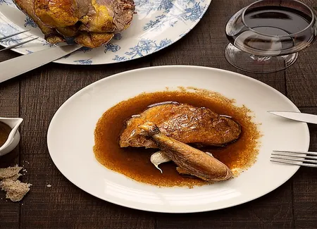 Pintade rôtie, jus aux sucs caramélisés
