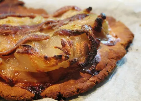 Pissaladière aux échalotes sans gluten