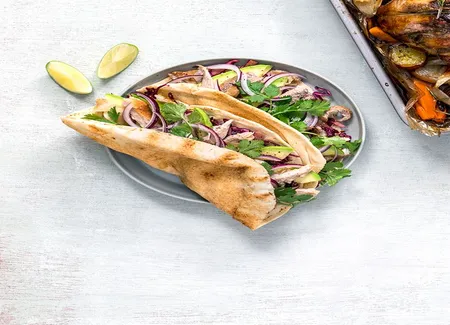 Pita au gigot d'agneau et chou rouge
