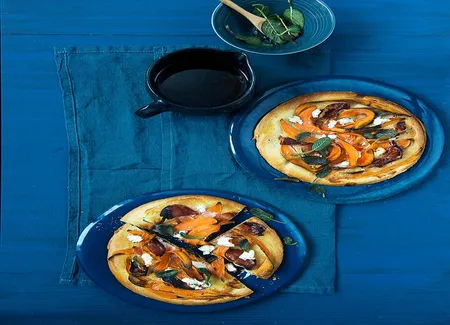 Pizza à la patate douce, fromage de chèvre et miel