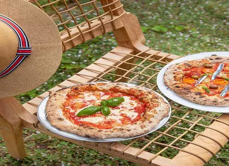 Pizza au four à bois