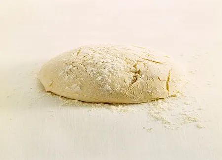Pizza au pecorino et au pesto