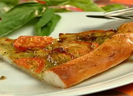 Pizza au poulet grillé et fromage mozzarina