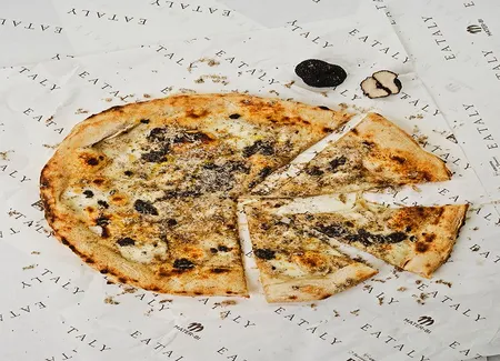 Pizza cacio, pepe e tartufo