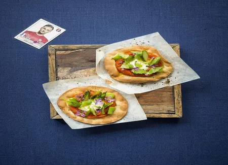 Pizza printanière au parmesan et asperges vertes