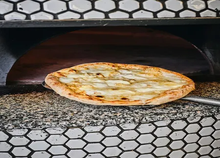 Pizza quattro formaggi
