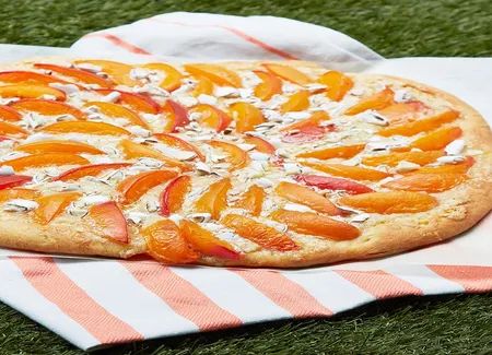 Pizza sucrée abricot-dragées de christophe michalak