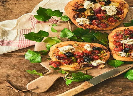 Pizzettes de légumes rôtis et feta