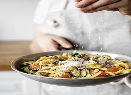 Poêlée de spätzle aux légumes et parmesan
