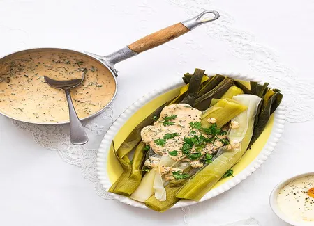 Poireaux nouveaux étuvés, sauce à la boulette d'avesnes