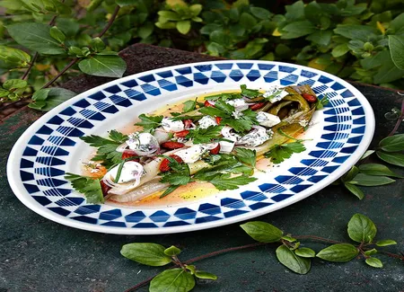 Poireaux vinaigrette, chèvre frais, amandes et herbes