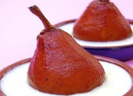 Poires écarlates et crème anglaise parfumée au peuplier baumier
