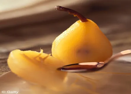 Poires pochées au laurier, miel et vinaigre de cidre