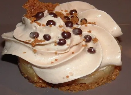 Pommes, croustillant spéculoos et mousse carambar