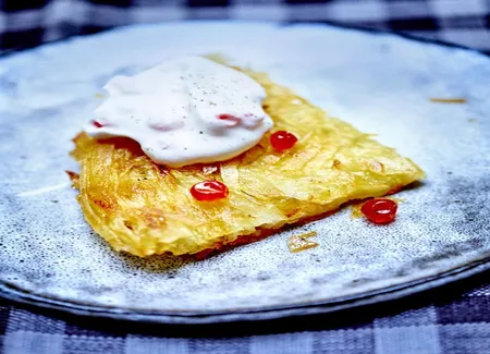 Pommes de terre darphin, chantilly citron et oeufs de saumon