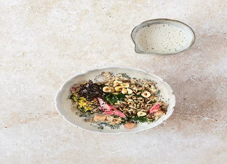 Porridge d'avoine, rhubarbe et chou kale