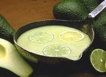 Potage à l'avocat et au curry