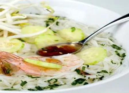 Potage asiatique aux crevettes piquantes