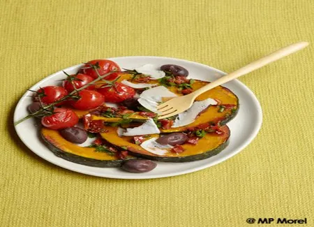 Potimarron, tomates et olives rôties