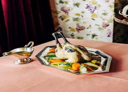 Poularde demi-deuil