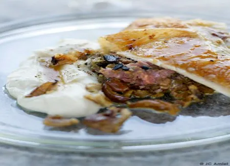 Poularde farcie, purée de céleri truffée