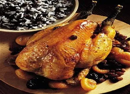 Poularde rôtie aux fruits secs