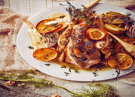 Poularde truffée à l'orange, panais et betterave