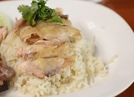 Poule au riz, sauce à l'estragon
