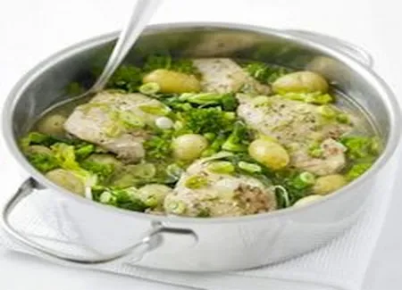 Poulet aux herbes de printemps en casserole