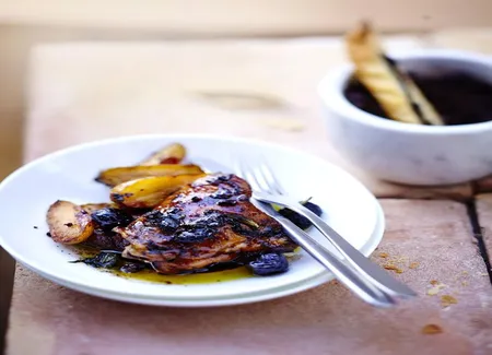 Poulet et pommes de terre à la tapenade noire
