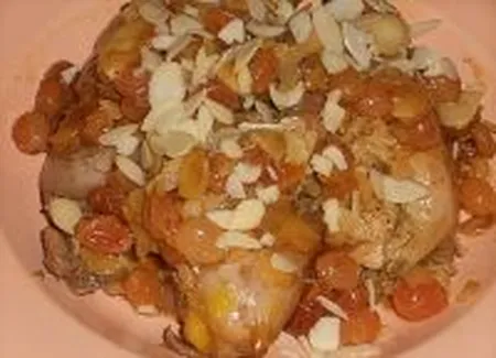 Poulet oriental aux raisins et amandes