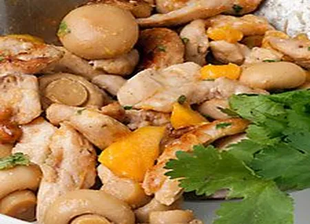 Poulet sauté, mangue et coriandre