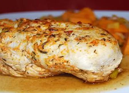 Poulet sur lit de patates douces et poireaux poêlés