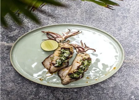 Poulpe grillé, sauce xo et sauce koh kong verte