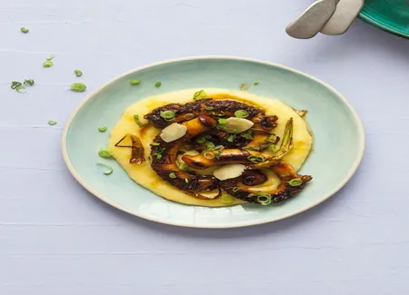 Poulpe mariné snacké et polenta