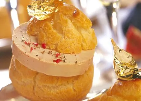 Profiteroles au foie gras et compotée de figues