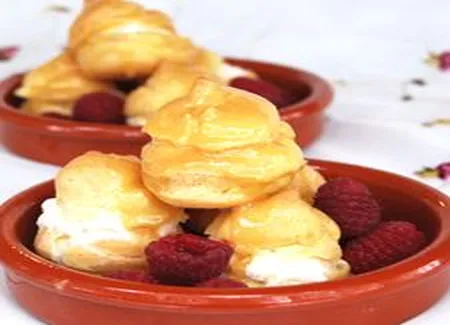 Profiteroles, sauce sucre à la crème