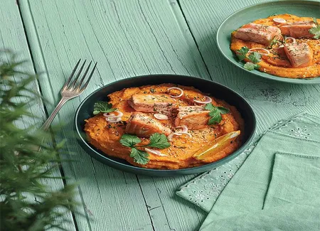 Purée de carottes à l'orange, saumon mariné au gingembre et au sésame