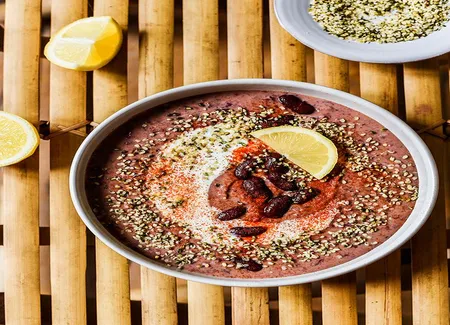 Purée de haricots rouges, fromage blanc de brebis et paprika fumé