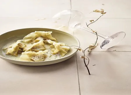 Ravioles aux crevettes, émulsion champagne et citronnelle