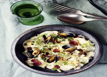 Ravioles de romans, moules et sauce poulette