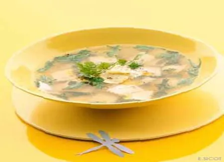 Ravioles en bouillon aux herbes