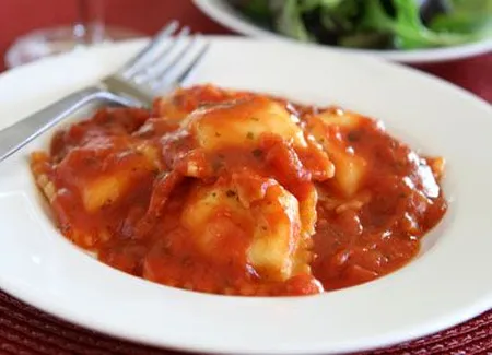 Raviolis à la sauce tomate