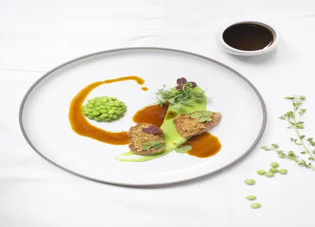 Ris de veau rôtis et petits pois du jardin