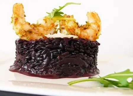 Risotto vénéré aux crevettes panées à la pistache