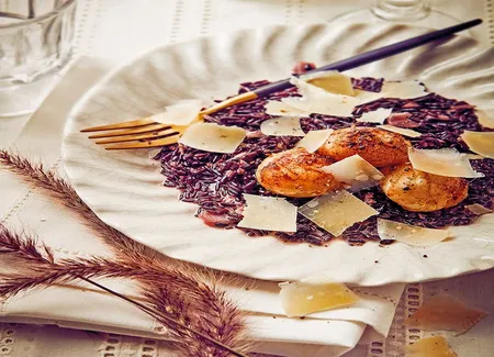 Risotto venere nero et saint-jacques snackées