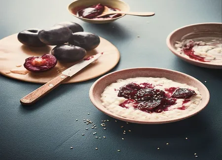 Riz au lait de coco, compotée de prunes