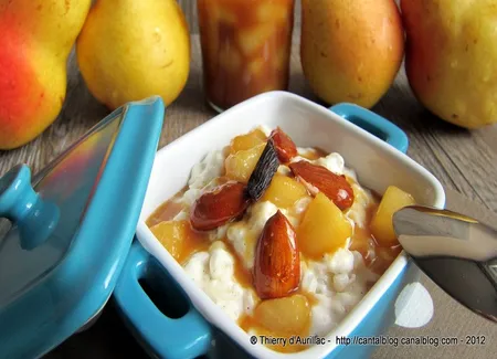 Riz au lait, poires au caramel et amandes