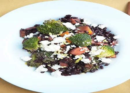 Riz noir venere, potimarron, brocoli et feta de marco bianchi