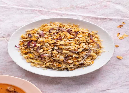Riz sauté à la cardamome, amandes et araignée de mer
